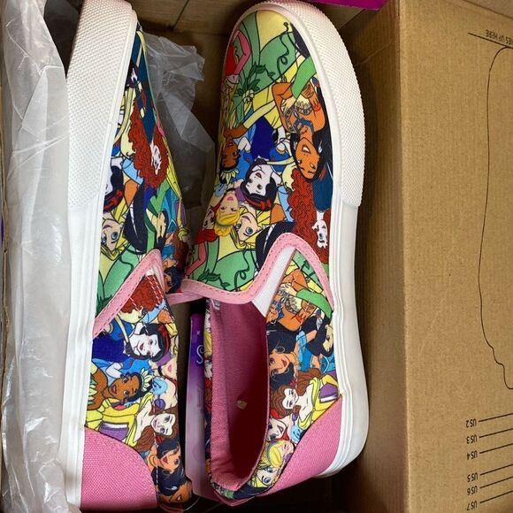 NIB Disney Princess Kids Girls Belle Slip-On Casual Shoes - Multicolor - Size 5 - Picture 3 of 11